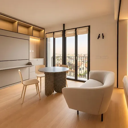 Apartment 7 R House